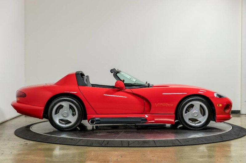 Illustration for article titled I Need This Time Capsule 1992 Dodge Viper With 34 Miles on the Clock